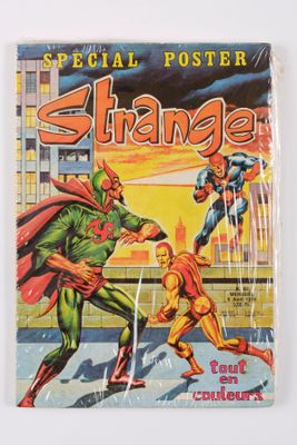 la couverture d'une bande dessinée représentant deux super-héros en plein combat
