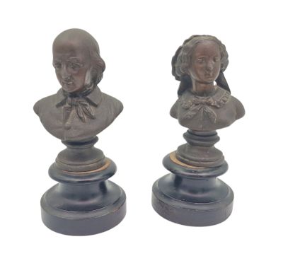 paire de bustes en bronze d'un homme et d'une femme