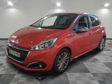 une voiture rouge garée dans un garage au sol en damier