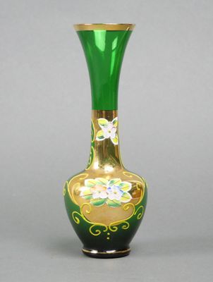 Petit vase vénitien en verre teinté vert et à décor peint de…