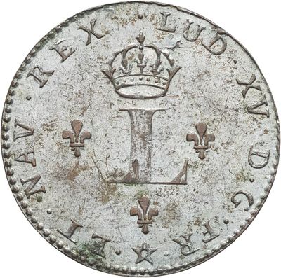 une vieille pièce d'argent surmontée d'une couronne