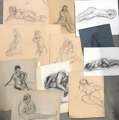 de nombreux croquis représentant une femme allongée par terre