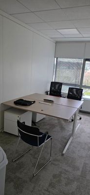 UN ENSEMBLE COMPRENANT : 3 BUREAUX DROITS 160 X 80 CM - Photo 1
