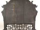 an old iron fireplace screen with a decorative design on the top of it