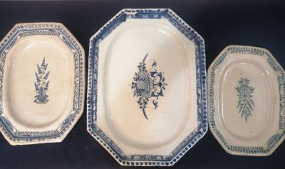 3 plats en faïence en vieux Rouen.
