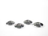 trois cuillères en argent posées sur une surface blanche