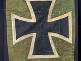 une image représentant une croix de fer sur un morceau de papier