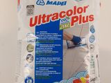 un gros plan sur un sac de coulis pour carrelage « Ultracolor Plus »