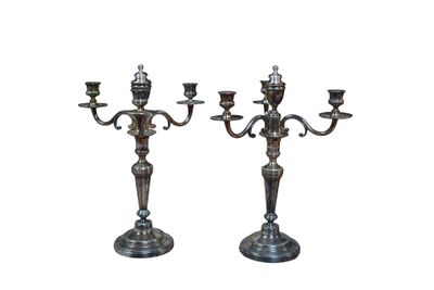 paire de candélabres anciens en métal argenté