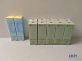 quatre boîtes de savon posées les unes à côté des autres sur une table