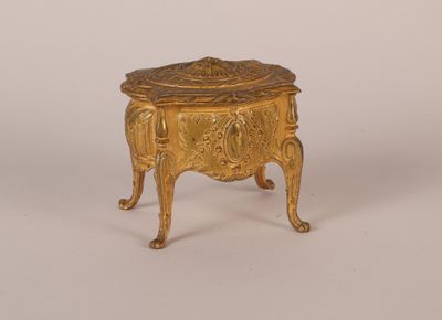 an image of a small gold box with a lid on a white background