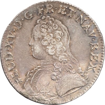gros plan d'une pièce de monnaie sur fond blanc