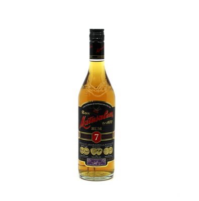 une image représentant une bouteille de whisky sur fond blanc