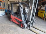 a forklift truck that is parked in a warehouse