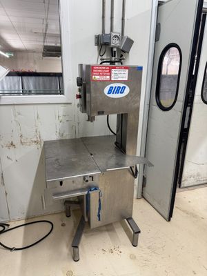 l'image d'une machine installée dans une pièce