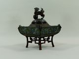 une boîte à encens antique en bronze chinois ornée d'un dragon sur le dessus
