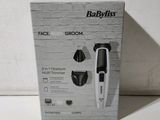 une photo en noir et blanc d'une tondeuse à cheveux Babyliss