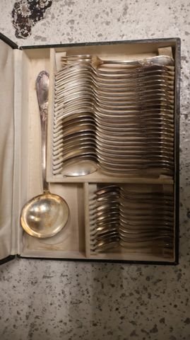 Ménagère en métal argenté en coffret