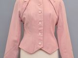 un gros plan sur une veste rose portée par un mannequin, un mannequin, un mannequin, un mannequin, un mannequin, un mannequin, un mannequin, un mannequin, un mannequin, un mannequin, un mannequin, un mannequin, un mannequin, un mannequin, un mannequin, un mannequin, un mannequin, un mannequin, un mannequin, un mannequin, un mannequin, un mannequin, un mannequin, un mannequin, un mannequin, un mannequin, un mannequin, un mannequin, un mannequin, un mannequin, un mannequin, un mannequin, un mannequin