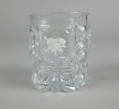 Verre en cristal moulé, ornée de fleurettes blanches en cris…