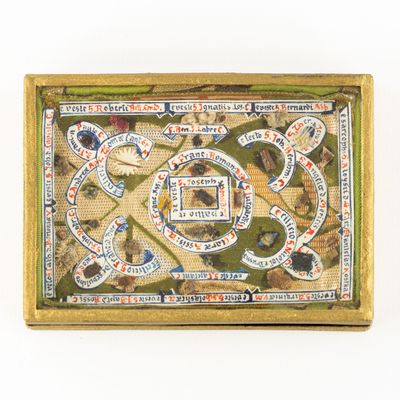 a picture of a board game in a wooden box