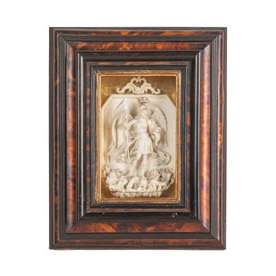 TABLE DE CHEVET EN IVOIRE SCULPTÉ, TRAPANI ART DU 18E SIÈCLE…