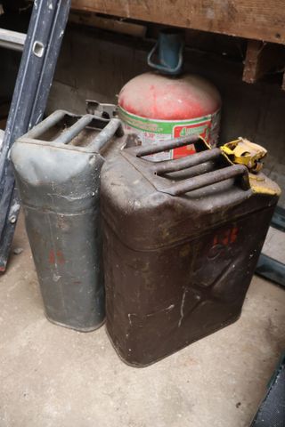 Lot de 3 jerricans 20L et 1 de 5L