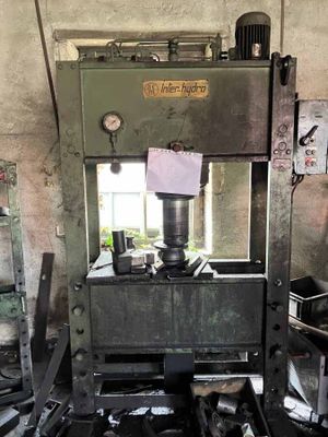 Presse hydraulique INTER HYDRO 150 tonnes - Photo 1