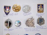 many different types of badges on a piece of paper