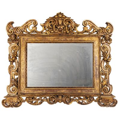 une image d'un miroir encadré d'or sur un fond blanc