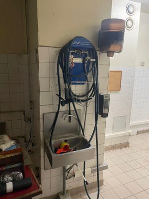 Lave-main mural inox avec distributeur de savon, mise en pla…