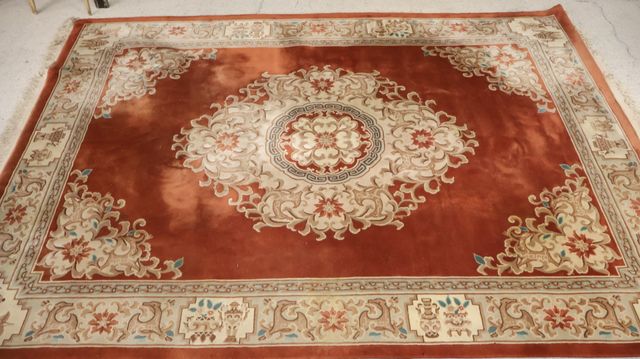 Tapis Chine en laine. 360 X 258 cm. Trous de mites