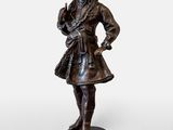 bronze statue of a man in a turban with a hat on his head