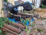 a machine that is sitting in the yard next to a building