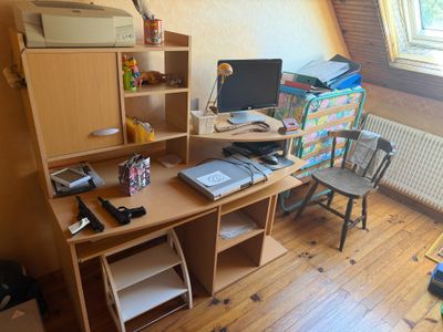 Reste du contenu de la pièce (sauf armoire à fusil, équipeme…
