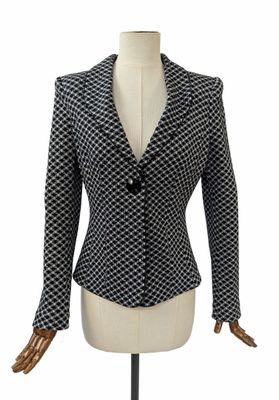veste noire et blanche sur un mannequin, mannequin, mannequin, mannequin, mannequin, mannequin, mannequin, mannequin, manne