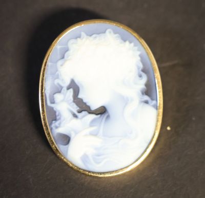 Broche camée ovale ornée d'une fillette à la fée monture en …