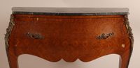 Commode sauteuse de forme galbée toutes faces, en bois de pl… (photo 2)