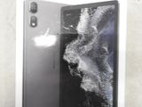 emballage représentant une boîte noire et blanche avec l'image d'un téléphone à l'intérieur