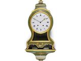 une horloge accrochée au mur sur le mur
