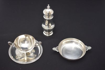 FELIX FRERES, ensemble de 3 pièces de forme en métal argenté…