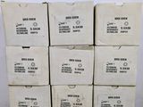 six boîtes blanches empilées les unes sur les autres