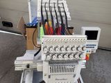 une machine à laquelle sont raccordés tout un tas de fils