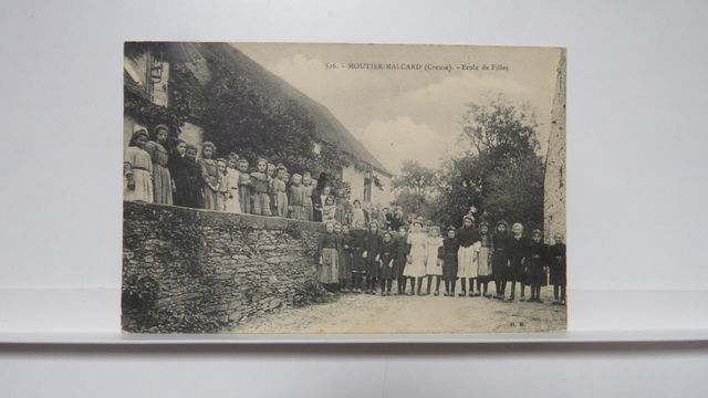 Moutier-Malcard : École de Filles (HM 626). TBE.