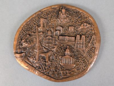 an image of a bronze coin with a picture of a city
