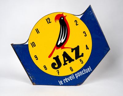 une horloge bleue et jaune sur laquelle est représenté un oiseau