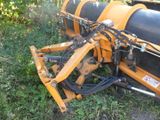 an image of a machine that is sitting in the grass