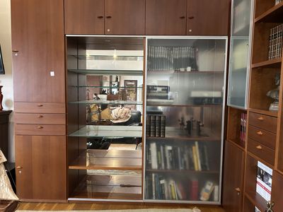 Elégant meuble de living formant bibliothèque comprenant div…