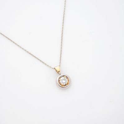 PENDENTIF En or jaune rhodié, serti d'un diamant de taille b…
