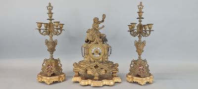 Garniture de cheminée en régule doré comprenant une pendule …